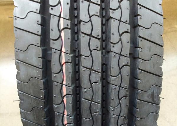 Rib 215/75R17.5 Truck Bus Radial Tyres All Steel Radial Tires Structure