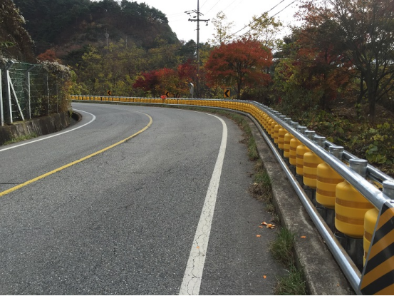 Безопасный барьер ролика безопасности материала ЕВА барьера дорожного движения