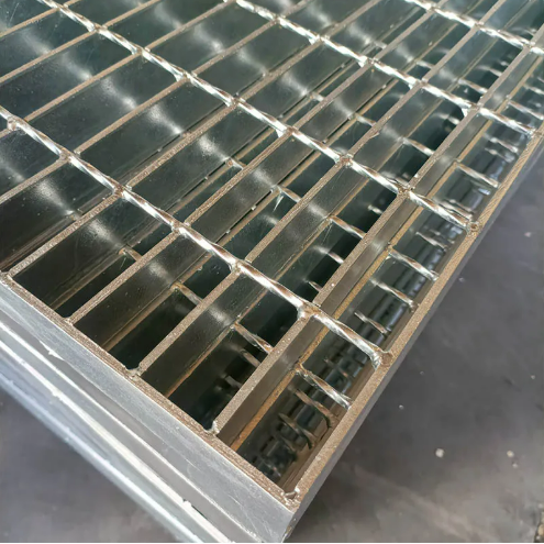 Hot DIP Galvanized Finish Plain Steel Bar Grating with Customizable Dimensions for Industrial Flooring