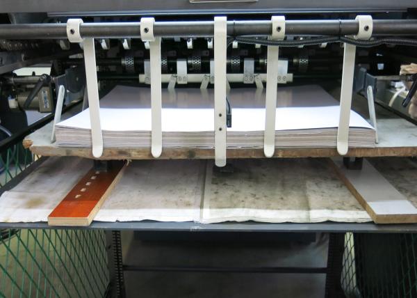 Máquina de estratificação da flauta semiautomática com único Labor e entrega