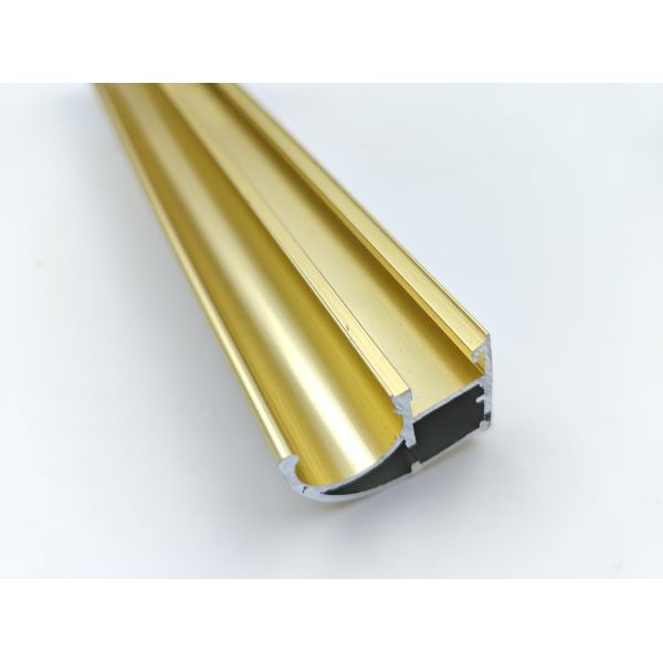 Custom-designed office partitions in China: extruded glass partitions with aluminum profiles.