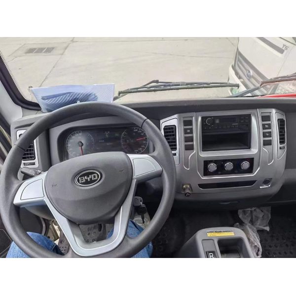Camião de carga automático de segunda mão / Veículos de carga de segunda mão BYD com 2 portas
