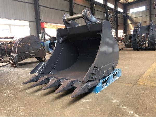 le seau standard d'excavatrice de 6 tonnes à vendre et lui a la taille standard en bon état, la couleur peut être changé par des clients.