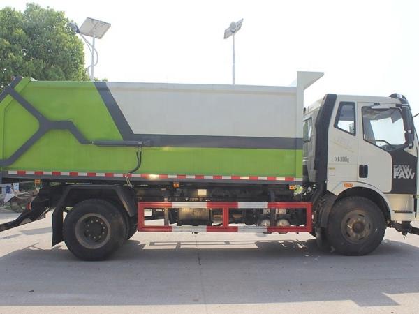 Chine FAW J6L 4x2 Camion-poubelle à compression et à quai