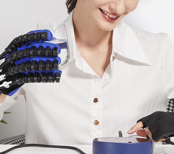 Portable Robotic Hand Rehabilitation Device with Mirror Therapy for Hand Flexibility Training