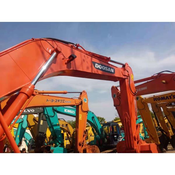 Doosan Hydraulic Excavator 10T 0.8m Bucket Capacity 22000KG Machine Weight 108KW Power