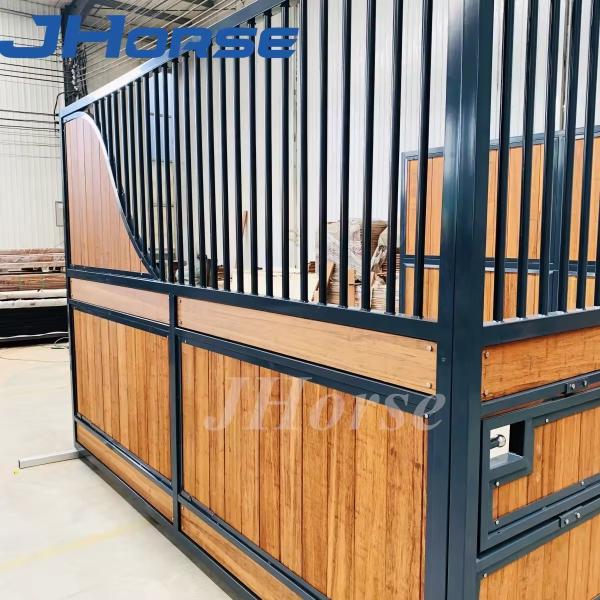 Swing Door Or Sliding Door Horse Stable Steel Q235 / Q235B And Wood Customized