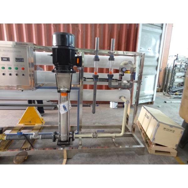 Professional Industrial Ro Seawater Desalination Plant / Large Scale UF Water Desalination Machines Salt Water To Drink