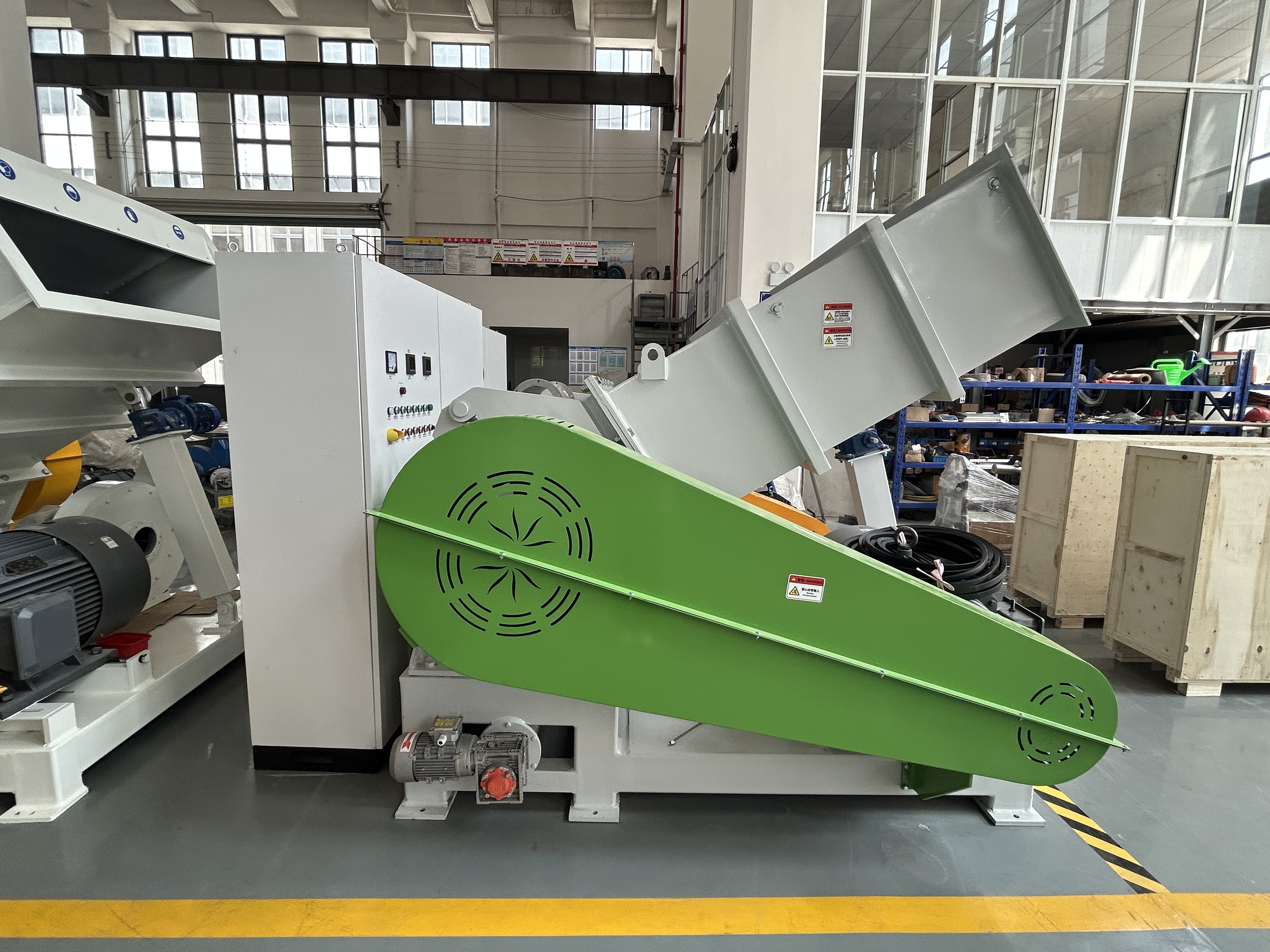 Powerful Horizontal Plastic Shredder Grinder Breaker Crusher for PVC Pipe PE Profile PP Tray Pallet PPR PU Hose ABS PC Sheet EVA Foam Crushing Recycling Machine