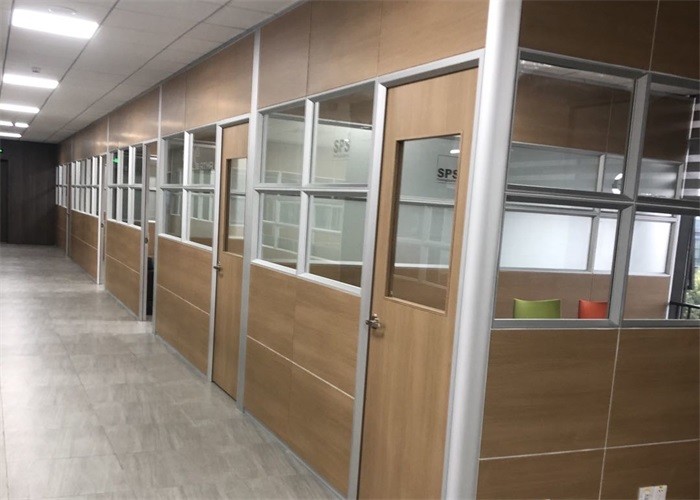 Деревянные перегородки офиса ODM OEM Demountable для общественной рабочей зоны