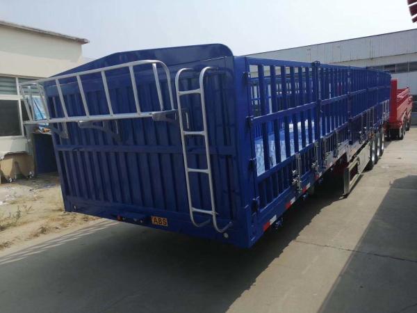 Semi-remolque de vedação de aço de 16 mm de tração lateral para transporte de gado