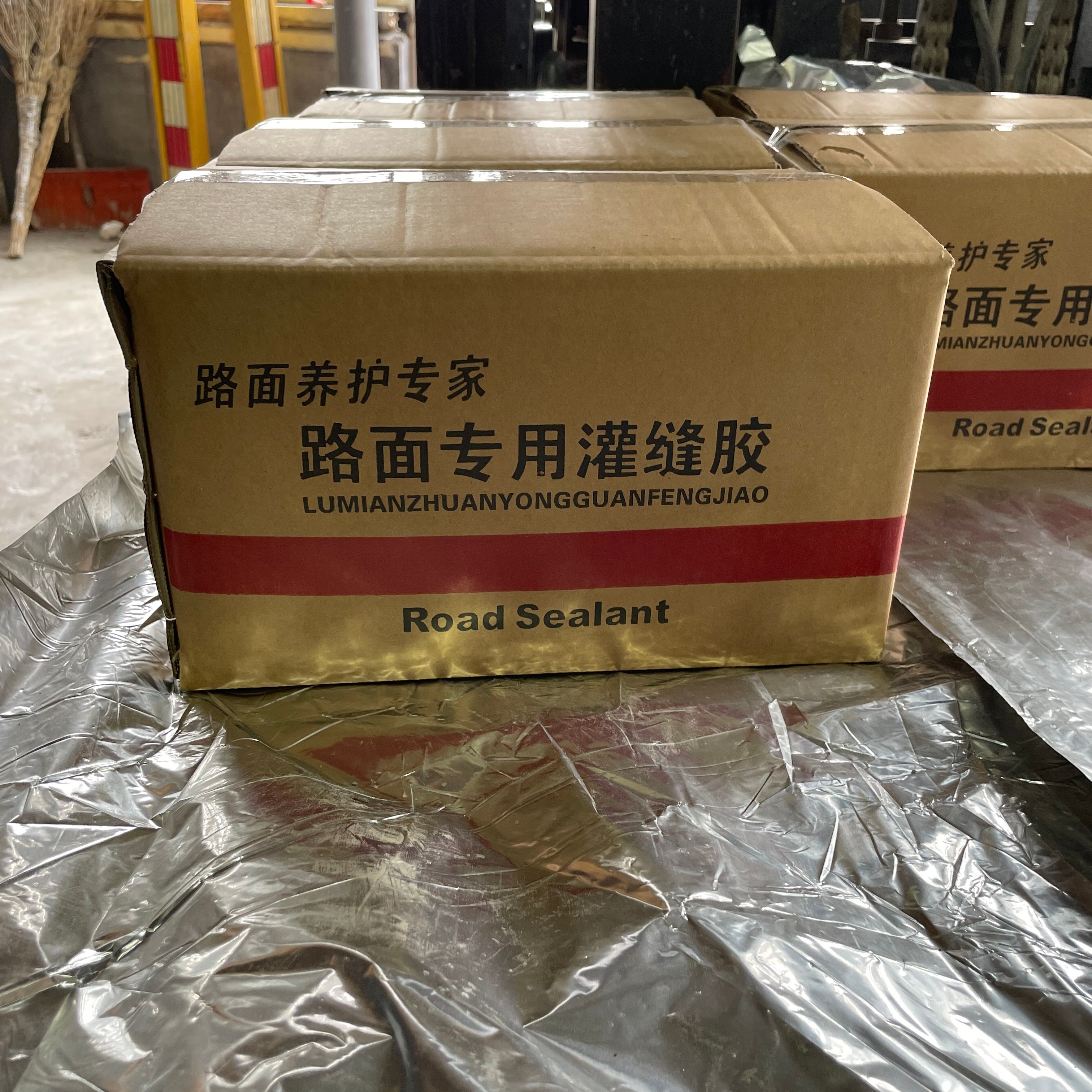 Weather Resistant Asphalt Crack Sealant Solid blocks For Preventive Highway Maintenance