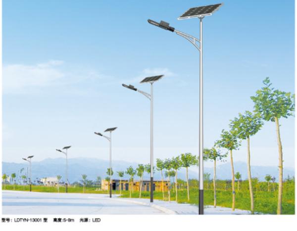 Integrated IP65 Solar Street Light Aluminum Alloy 15 - 40W Lithium Battery