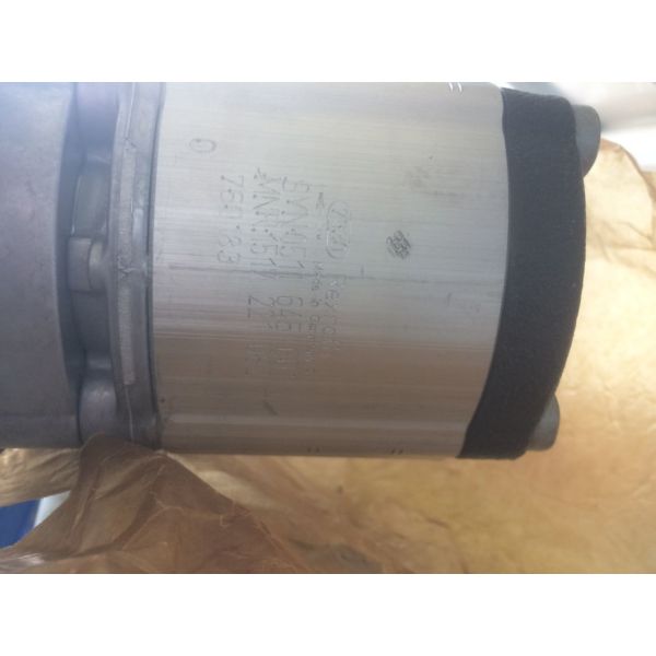 0511645601 Hydraulic Gear Pump 35kg Lightweight Design for Easy Installation