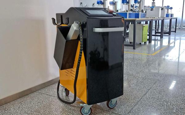 Industry 120W Laser Metal Cleaning Machine For Surface Paint Removal Treatment