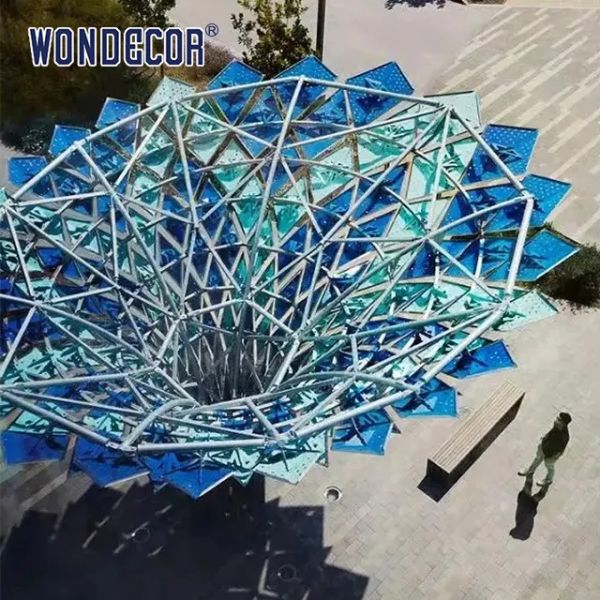 Нержавеющая сталь геометрических статуй сада металла зеркала на открытом воздухе