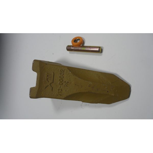 Standard Excavator Rock Teeth Yellow 2713-00032 48HRC - 52HRC With Pin 2705-1021 / 2114-1849