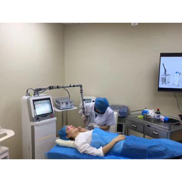 10600nm CO2 Fractional laser machine for Vaginal tightening and acne scar removal skin resurfacing