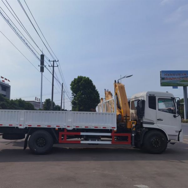 4*2 Dongfeng 8 Ton Truck Crane Knuckle Crane Truck For Construction Work
