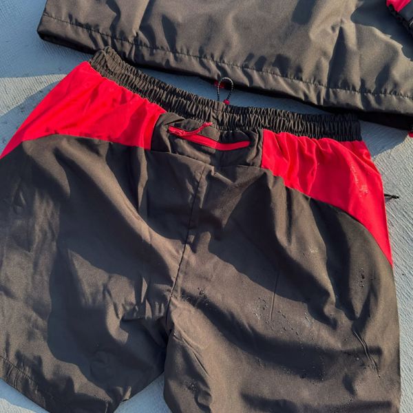 Set cortos de rompevientos de nylon con capucha y pantalones cortos Traje de ejercicios Traje de placas Tejido Plissado 2 piezas Zip Up Jacket y pantalones cortos