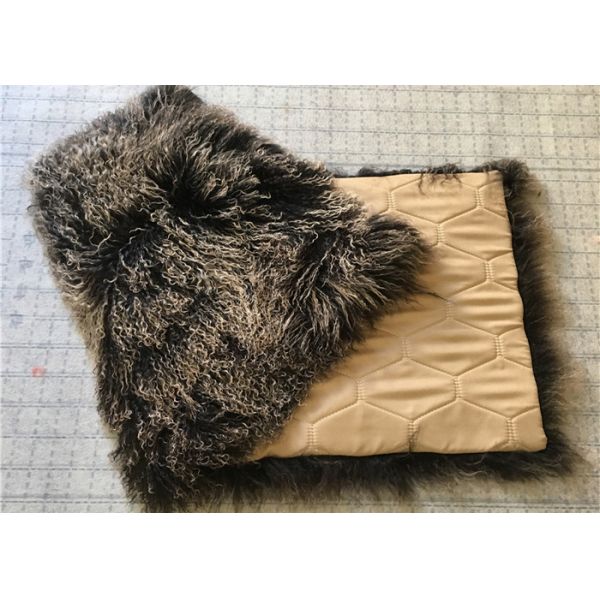 Браун покрасил прямоугольное монгольское мех половика овчины для фотографии младенца