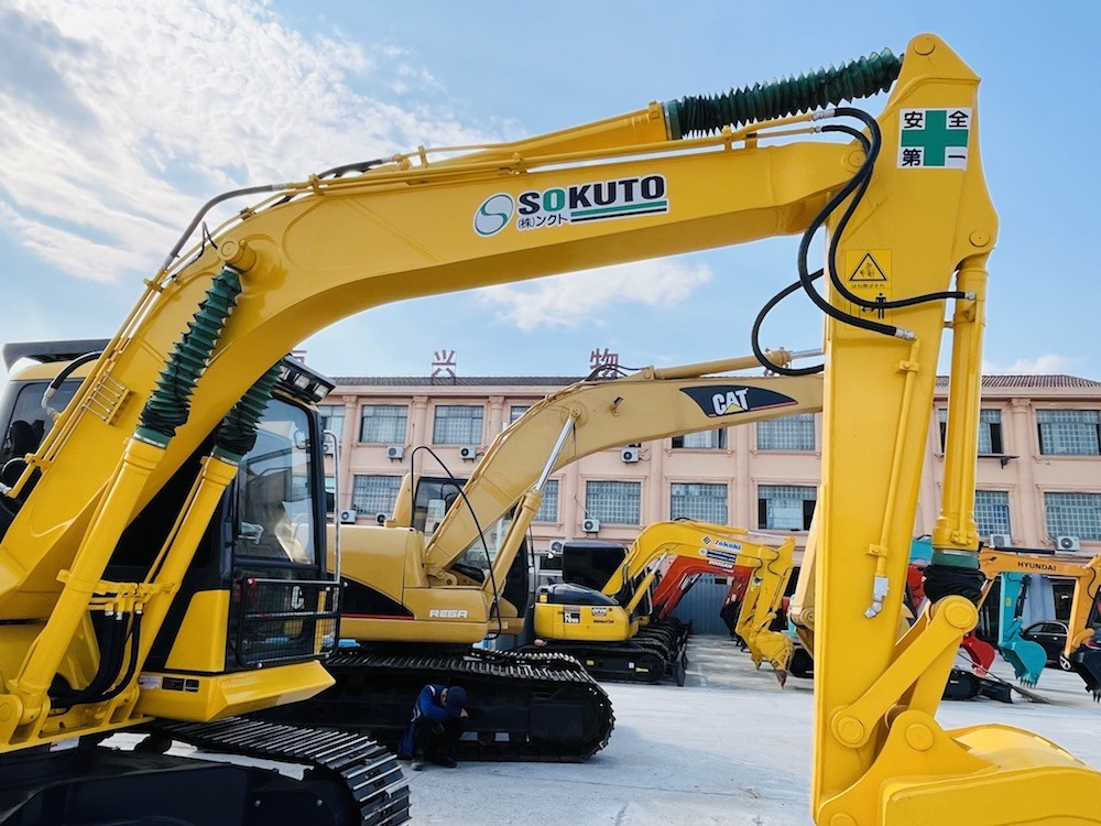 Мини-эксплуатационный экскаватор Komatsu PC130-7 с двигателем Komatsu SAA4D95LE-3