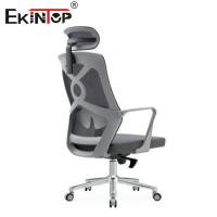 Chaise de bureau à dos haut avec matériau en maille, accoudoirs et roues de style moderne
