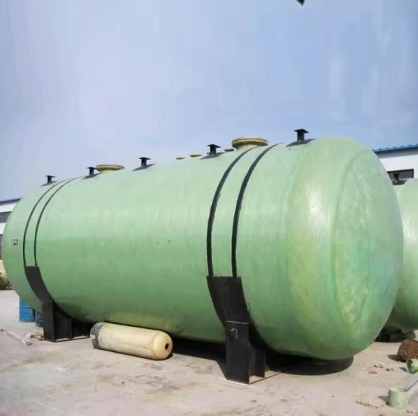 Réservoir de stockage en FRP horizontal Récipient en fibre de verre pour l'eau Huile Benzine Acide Alcali De l'usine de Chine Produit direct