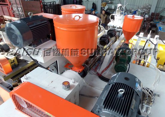 3 Layer 20L Plastic Tank Making Machine , Fully Automatic Blow Moulding Machine SRB75S-3P