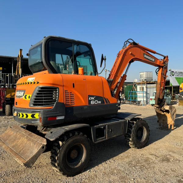48KW Used DOOSAN Excavator Machine Doosan DX60W Hydraulic Crawler Excavator 5550 kg
