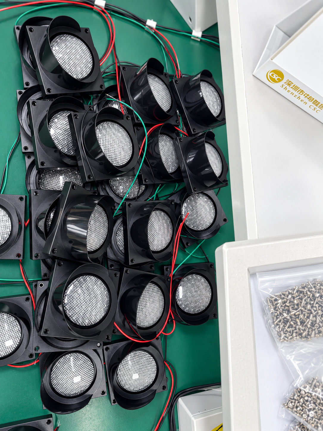 12-24V or 100-220V Wide 85-265VAC Operating Range Red Green LED Traffic Light