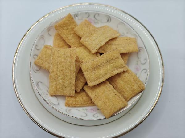 Bold BBQ-Infused Crunchy Rice Snaps For Savory Snack Lovers