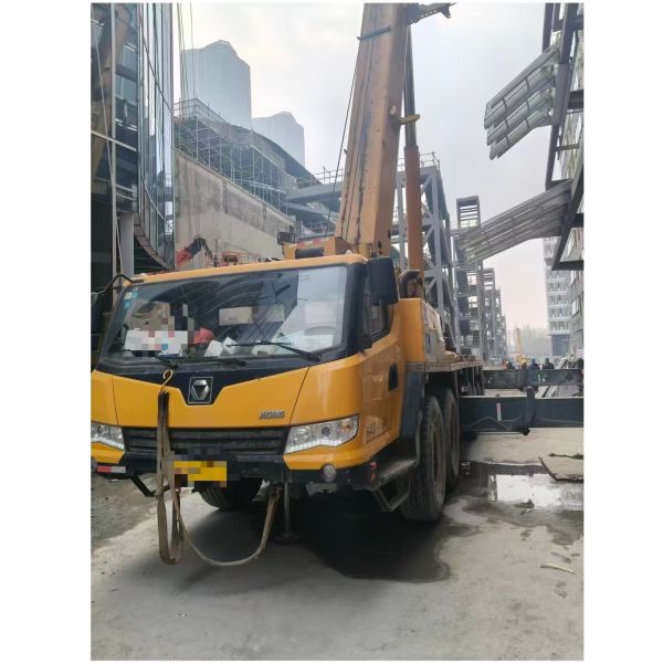 2022 Xc mg 80 ton truck crane Yellow a Official Lifting Capacity QY80K5D stock