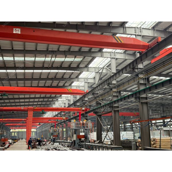 High Strength Long Span Fabricated Steel Structure Workshop With Overhead Crane System
