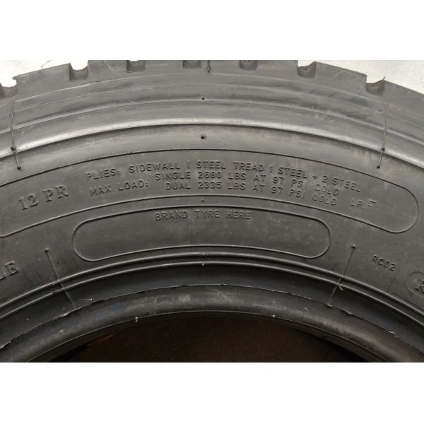 Black Color Truck Bus Radial Tyres Triple Zigzag Grooves Anti Sideslip