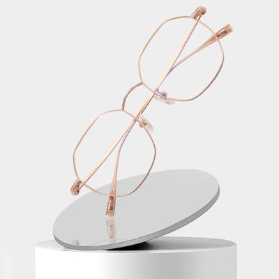 Vidros flexíveis óticos do quadro do titânio com lentes transparentes