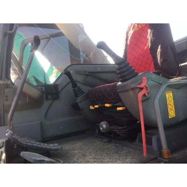Low Emission Engine 24T EC240B Second Hand Volvo Excavators