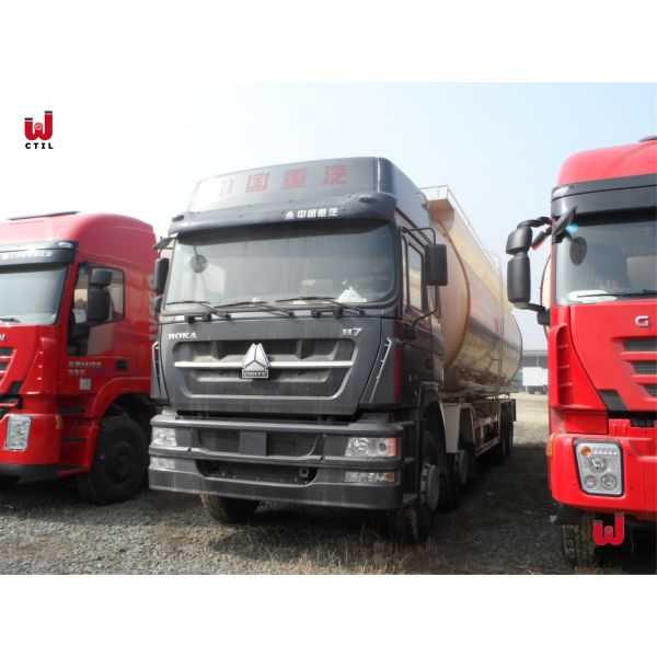 Топливозаправщик цемента тележки 9.726l Bulker цемента HOWO 8X4 сухой Bulker