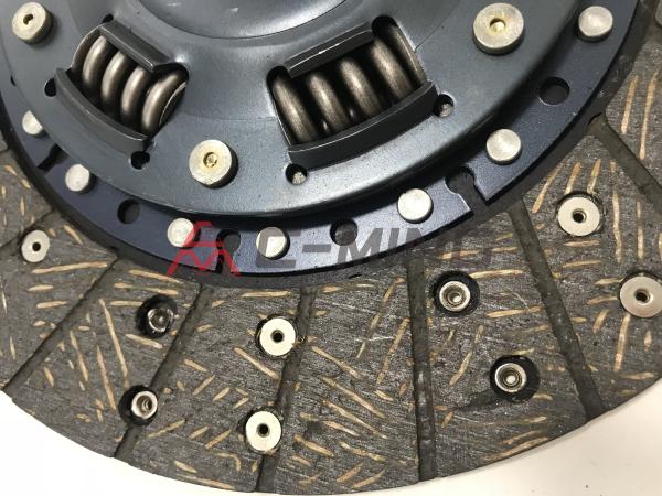 4JB1 ISD145U Isuzu Clutch Disc 240*160*25.6mm*24 Teeth