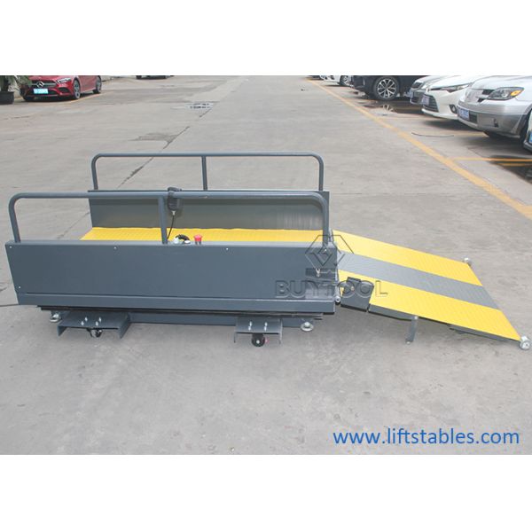 Tabela de elevador vertical da cadeira de rodas 500 libras de patamar hidráulico de 100kg