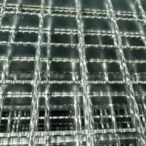 Untreated Surface Serrated Steel Grating Heavy Duty 50mm Bearing Bar Pitch