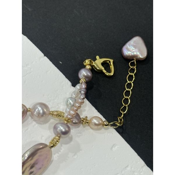 Versatile Pearl bracelet crafted to meet diverse fashion needs ideal for shops specializing in unique accessory pieces