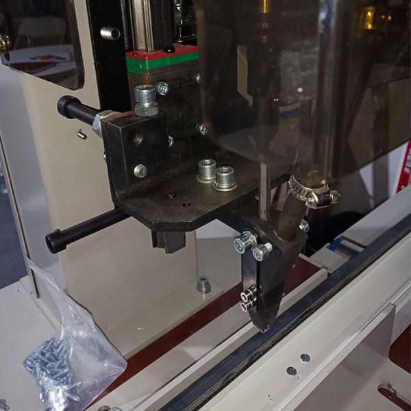 ALUMINUM DOORS WITH INTEGRATED HANDLES METAL CNC MACHINING ALUMINIUM HAND HYDRAULIC PRESS PVC FRAME SCREW MACHINERY FOR