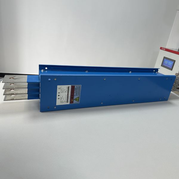 Barre omnibus basse tension isolée renforcée à l'air, enfichable, encloisonnée