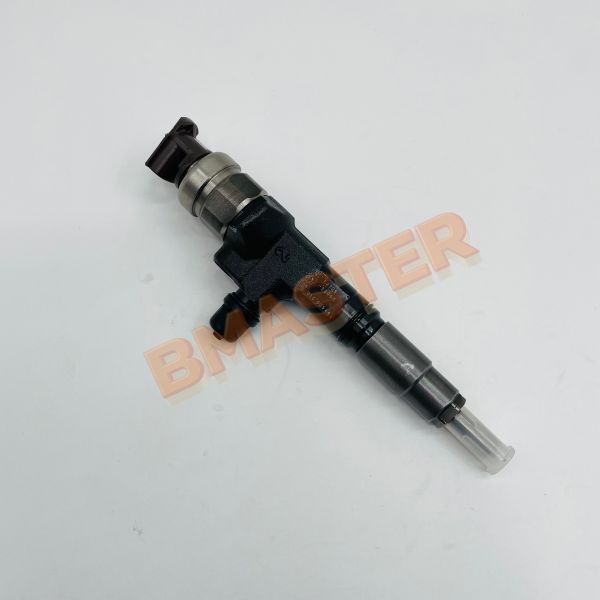 Densoo Fuel Injector 295050-1330 For V2607 Engine With 6 Months Warranty