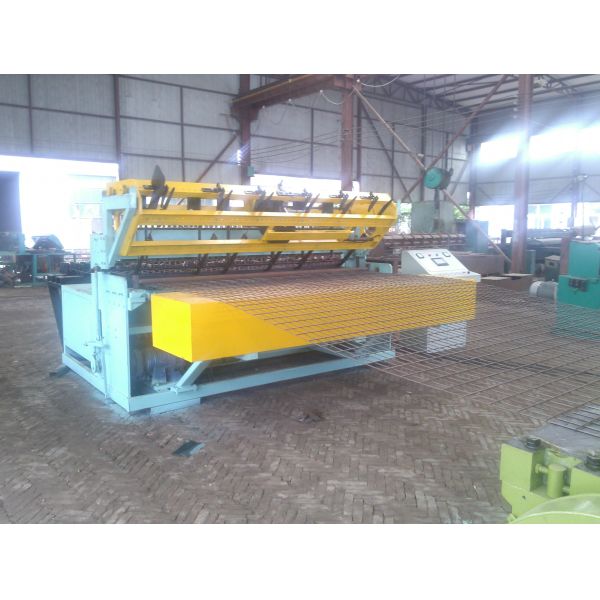 High Productivity Wire Cage Welding Machine , Chicken Mesh Making Machine For Fence Mesh