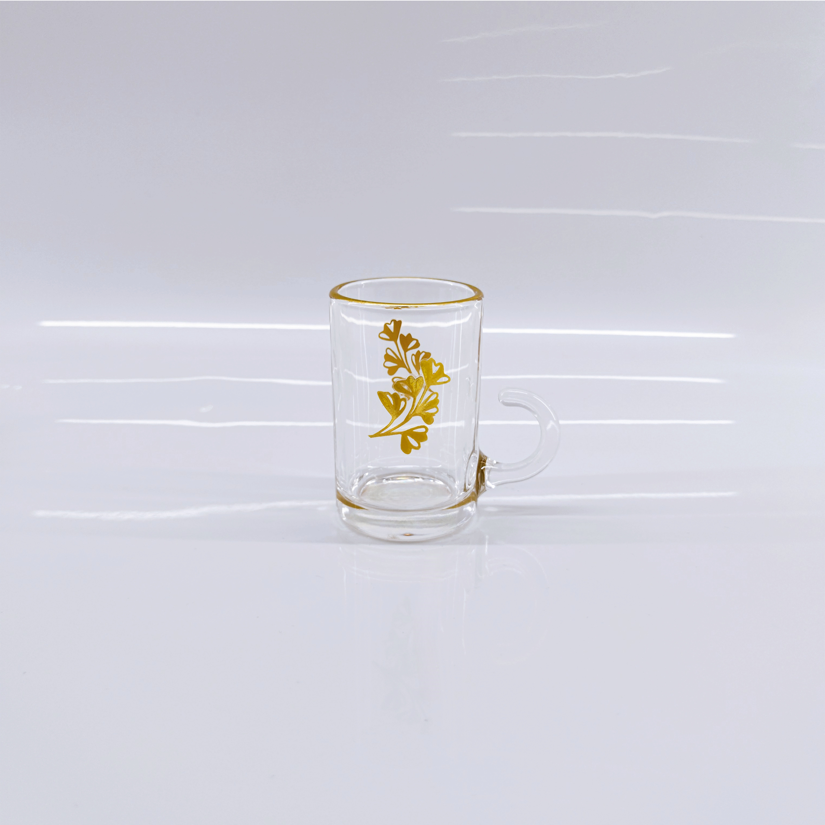 Elegant Gold Ginkgo Leaf Heat-Resistant 90g Capacity Glass Tea Cup For Tea And Coffee Drinkware