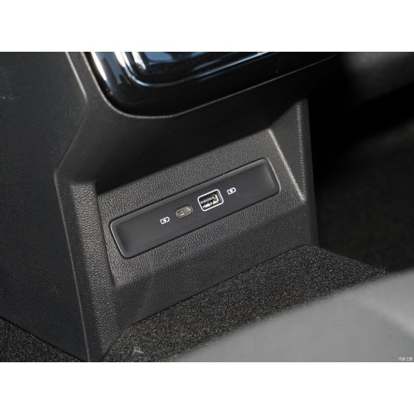 2023 Model VW Passat PHEV Long Battery Life Luxury Sedan for Customer Requirements