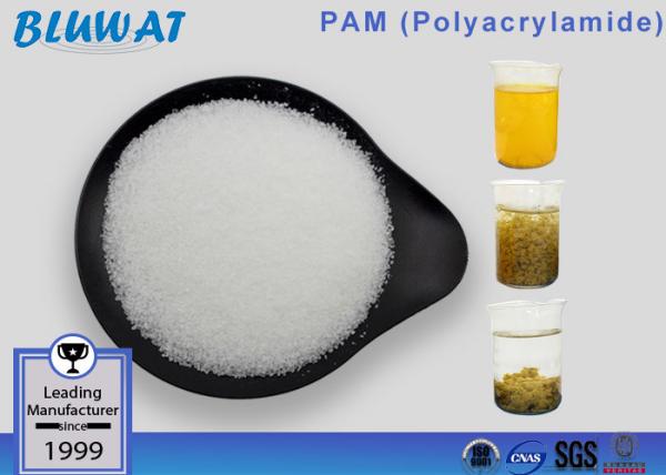 La boue cationique de polymère de PAM de polyacrylamide de spécifications de floculant s'épaississant et assèchent