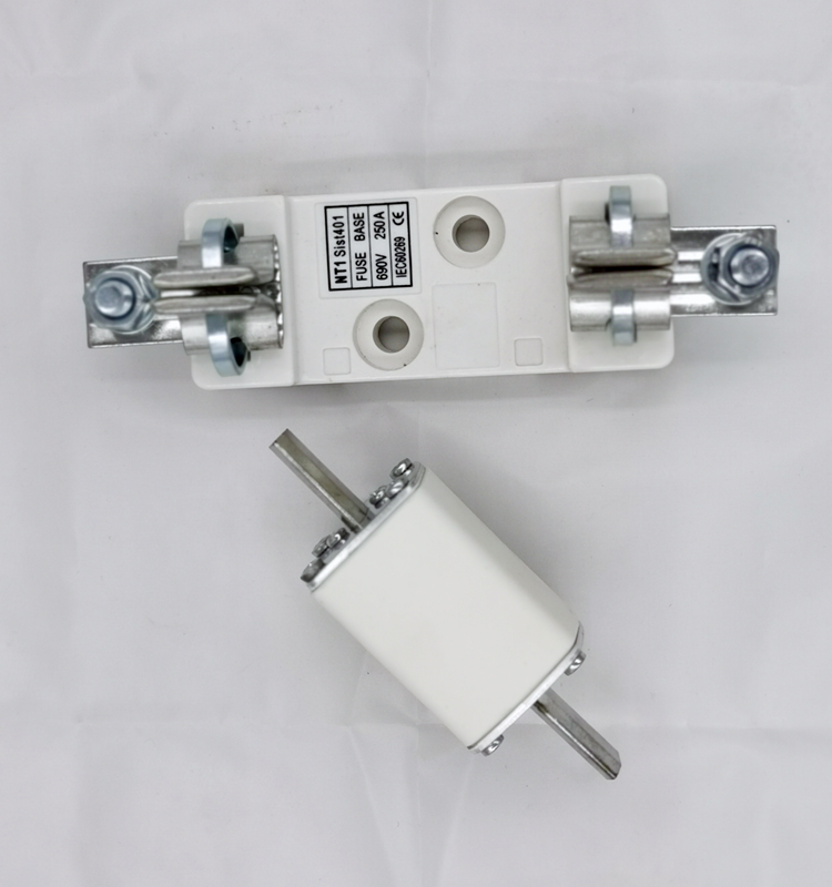 High Breaking Capacity 500V 120KA 200A HRC Ceramic/Copper Fuse Link Low Voltage Fuse Block Thermal Usage CE/TUV Certified